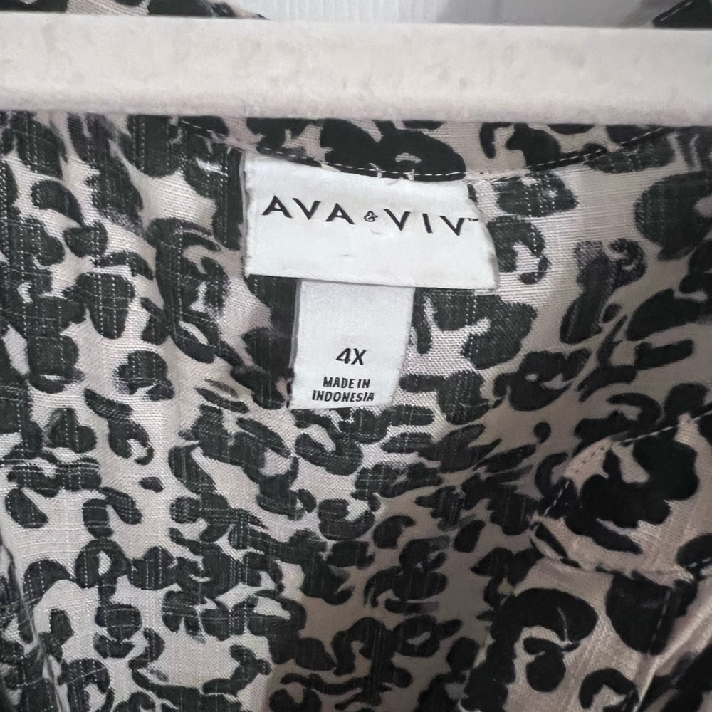 Ava & Viv Black and White Sleeveless Midi Dress